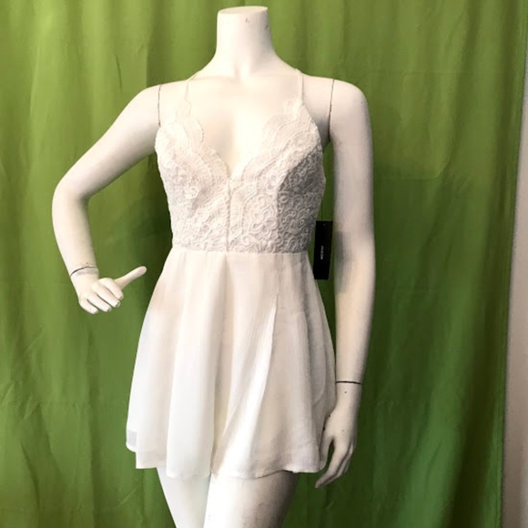 💖LULUS STAR SPANGLED IVORY BACKLESS LACE ROMPER💖 - Picture 11 of 11
